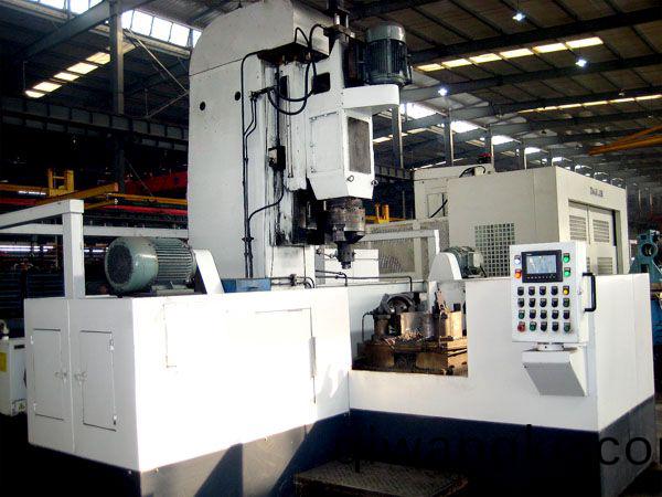 減(jian)殼三(san)麵(mian)鏜(tang)車(che)機(ji)牀